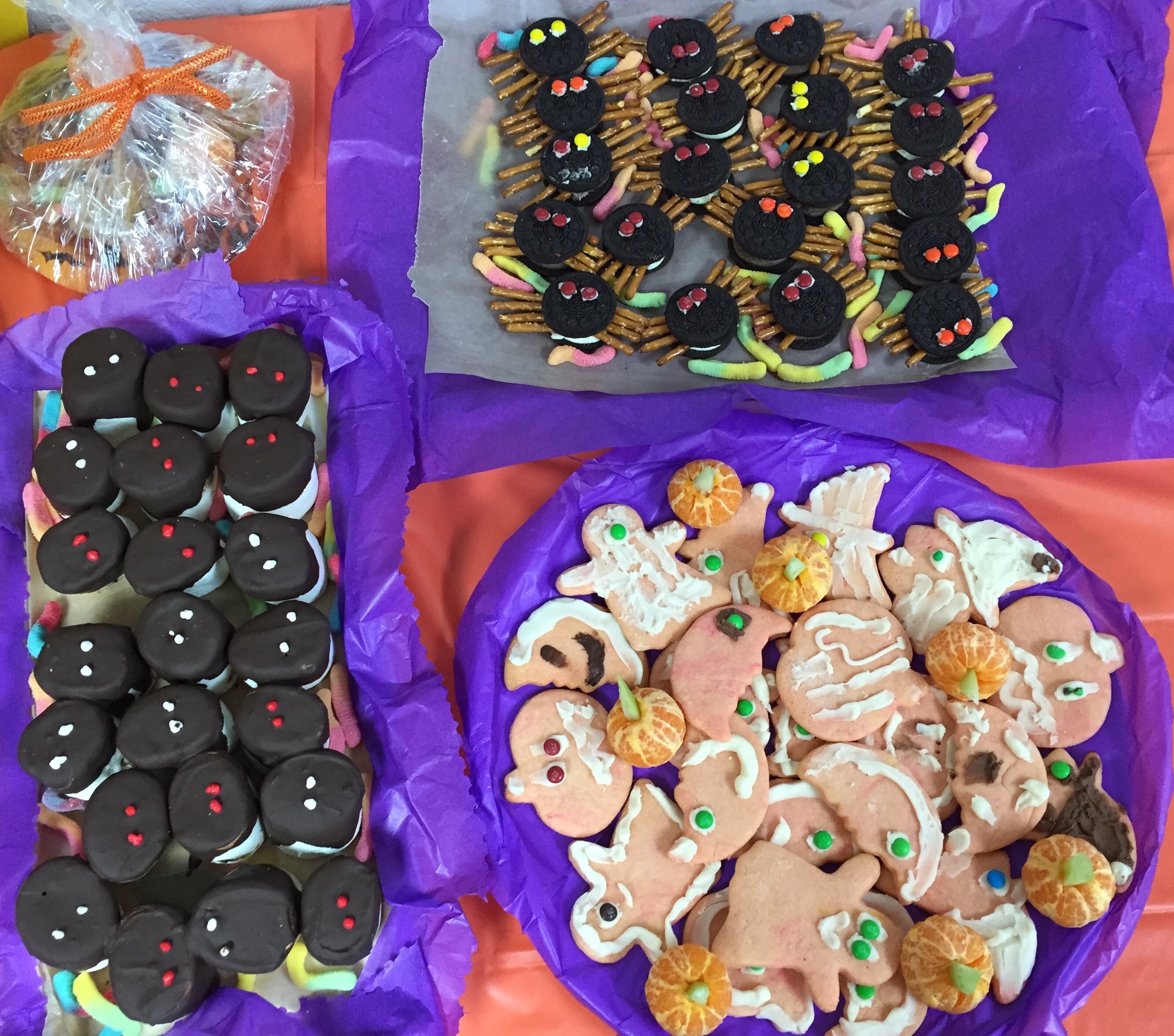 Creepy spiders, mud monsters,Halloween sugar cookies
